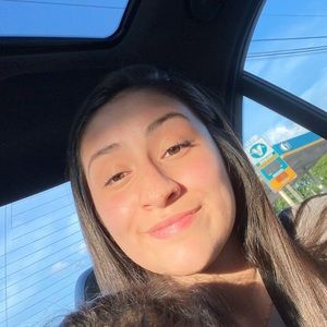 Meet your Posher, Daniela